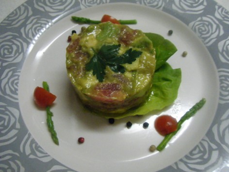 まぐろとアボカドのタルタル
