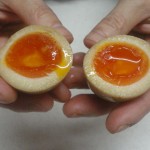 カットされた卵