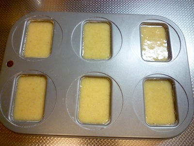 生地を型に流す