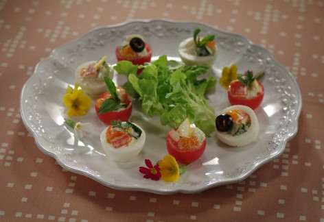 茹で卵とトマトのファルシーサラダ