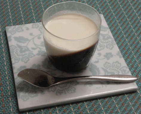 おしゃれに２層！クリーム＆コーヒーゼリー