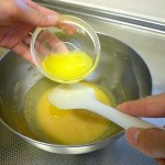 溶かしバターを加える