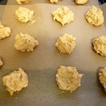 生地をスプーンで落とす