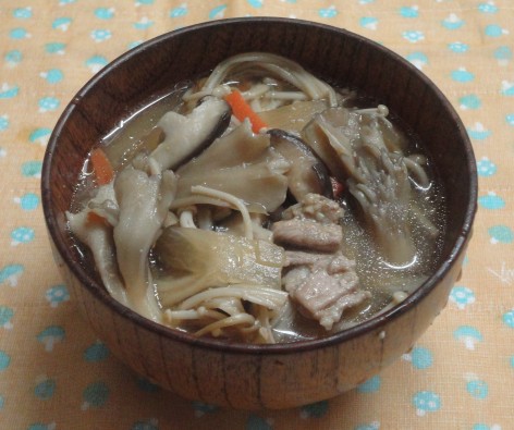 きのこの豚汁
