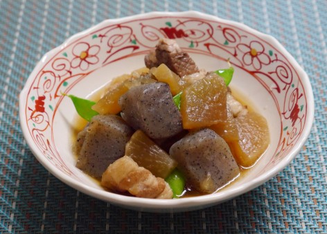 大根と豚バラとこんにゃくの煮物2