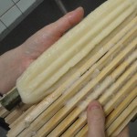 蒸しあがりの鬼すだれをはずす