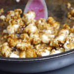 ポップコーンを絡める