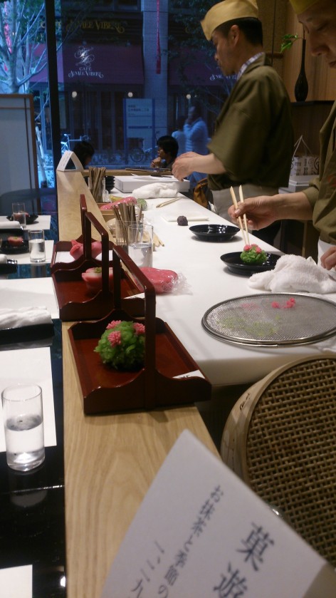 鶴屋吉信
